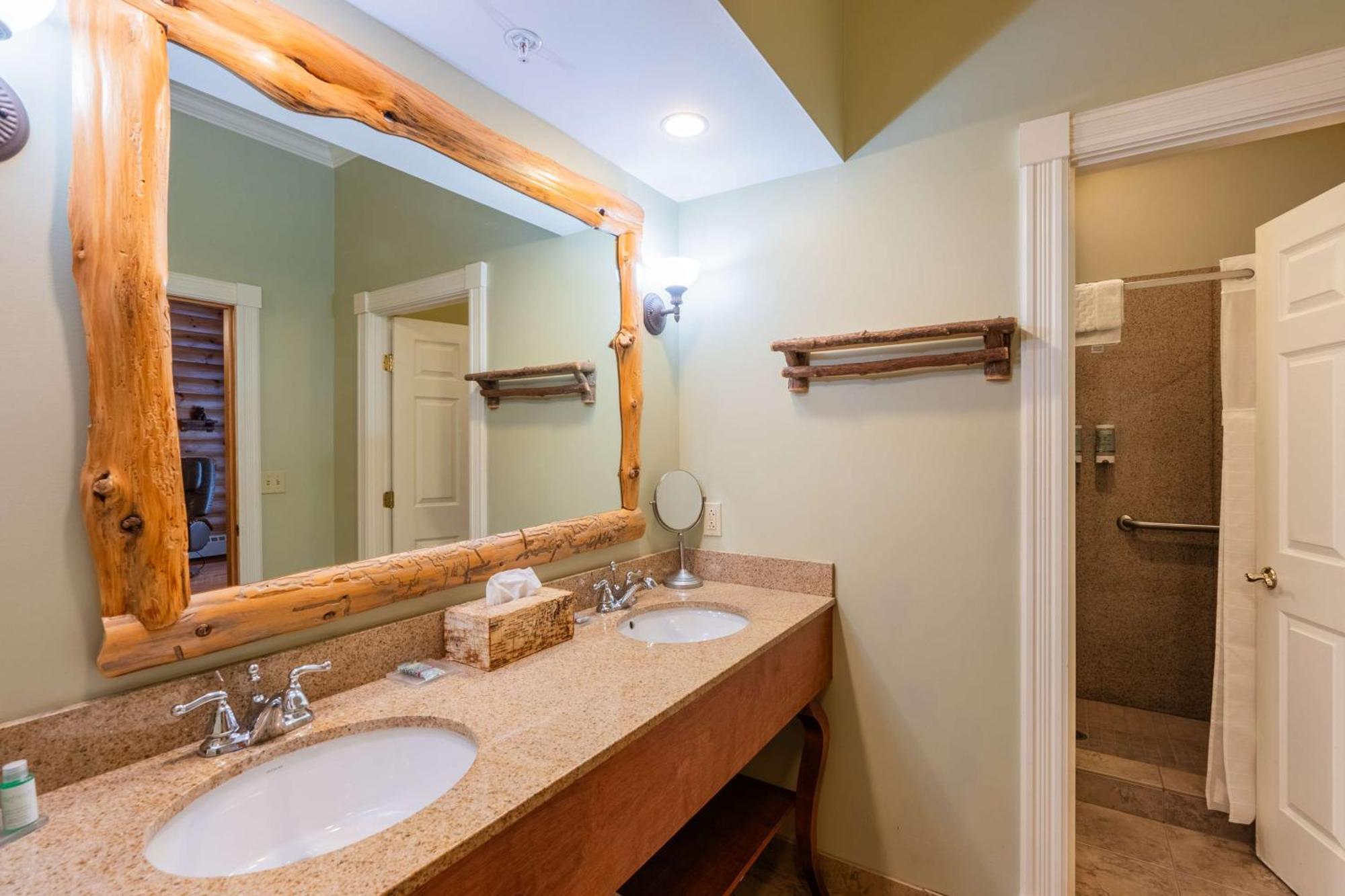 Western White House Hotel 3*